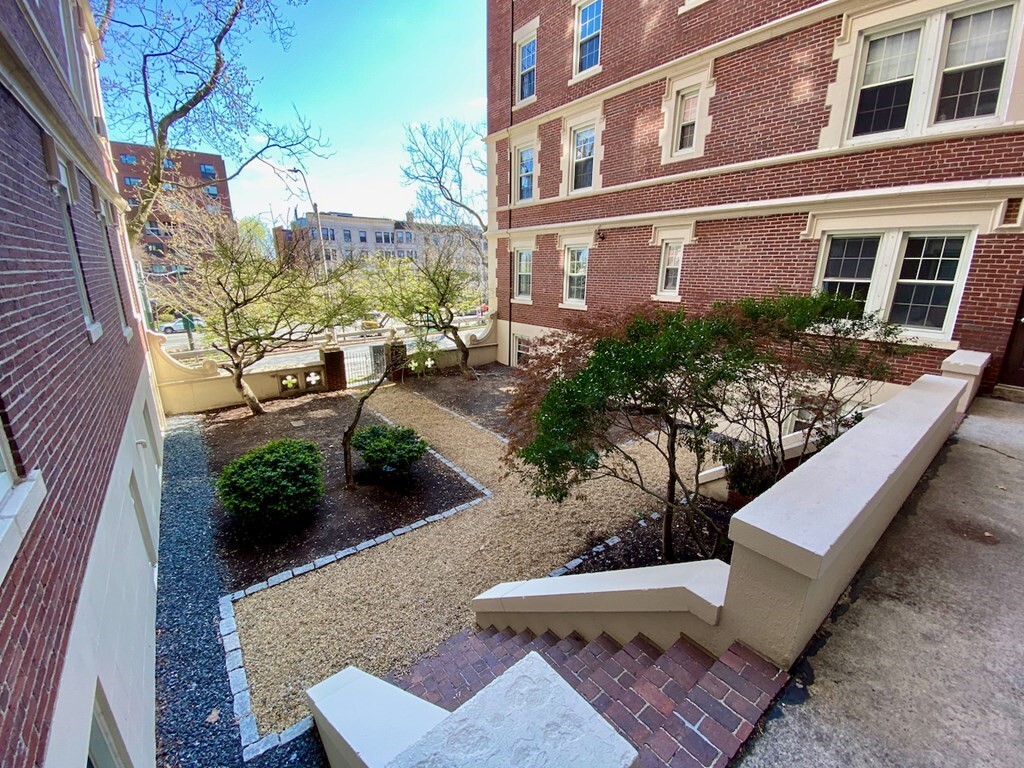 Building Photo - 1454 Beacon St