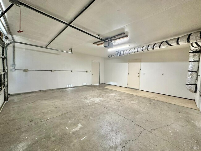Building Photo - 768 Rose Dr