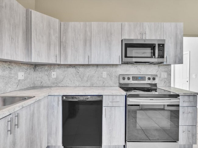 Building Photo - 525 NW 10th Ave