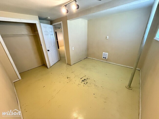 Building Photo - Large 3bd/1.5ba House in Selah, WA with a ...