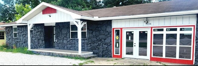 Primary Photo - 2206 SE 14th St
