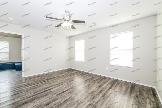 Building Photo - 9900 Jackrabbit Rd