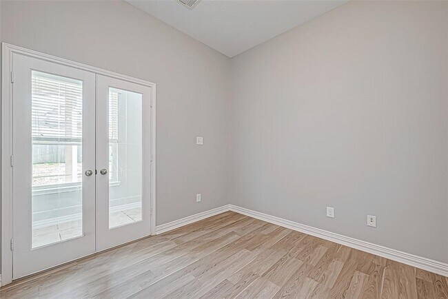 Building Photo - 30806 Academy Trace Dr