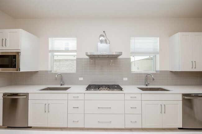 Building Photo - 11519 Silverman Trails