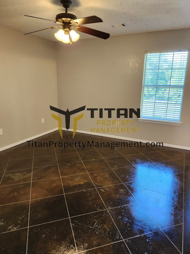 Building Photo - 3b/2b house