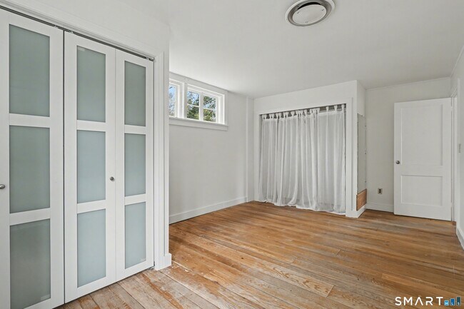 Building Photo - 42 Picketts Ridge Rd