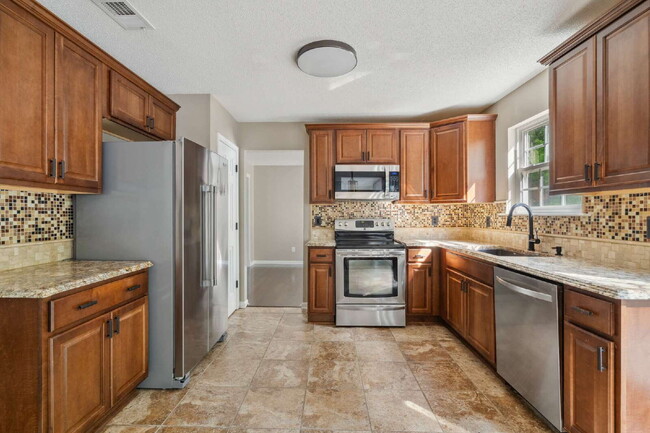 Building Photo - Spacious 4-Bedroom Retreat in Fuquay-Varin...