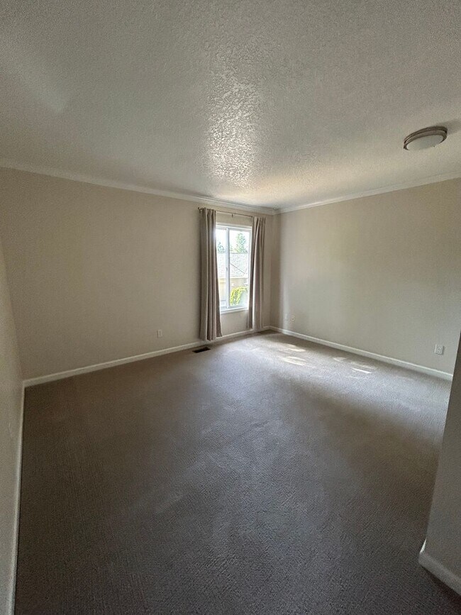 Building Photo - 8827 SW 90th Ave