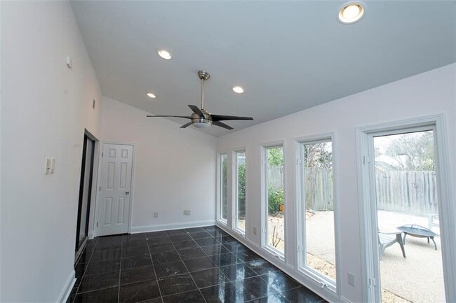 Building Photo - 470 Forestgate Ct