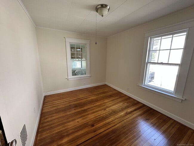 Building Photo - 128 Grove Pl
