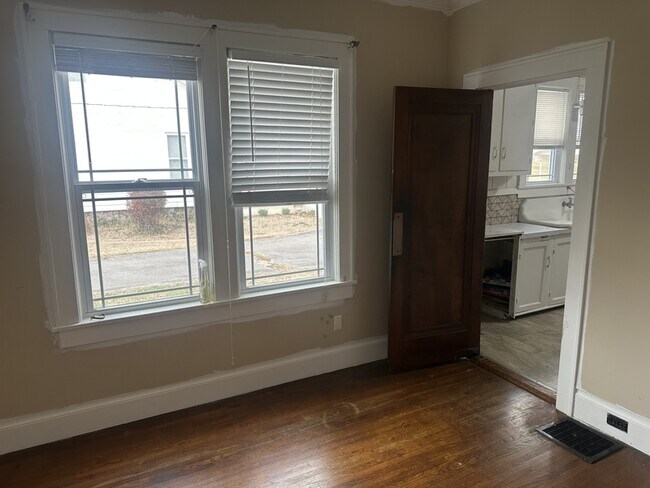 Building Photo - 406 North Main St