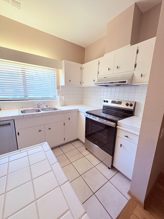 Building Photo - 5106 Griffin Oaks Ln