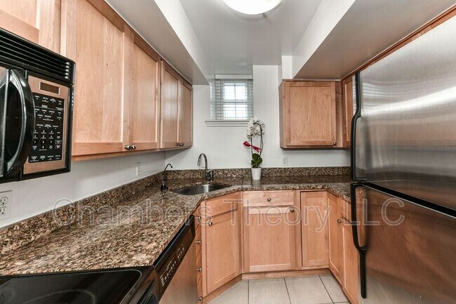 Building Photo - 2630 Adams Mill Rd NW