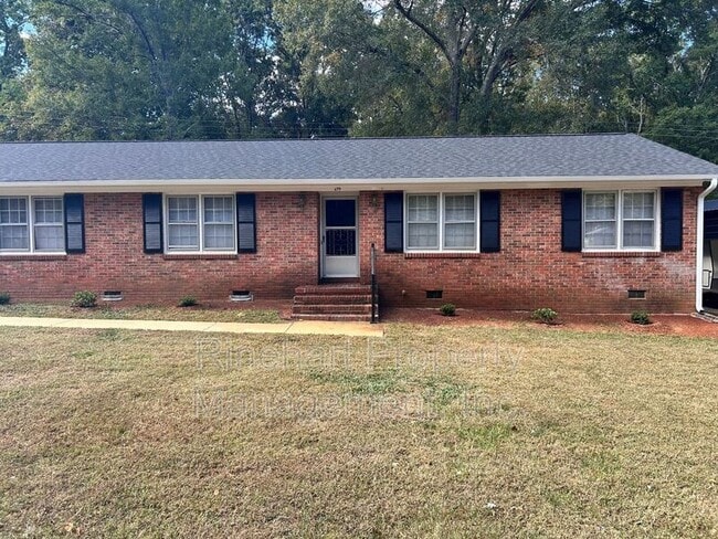 Building Photo - 699 University Dr