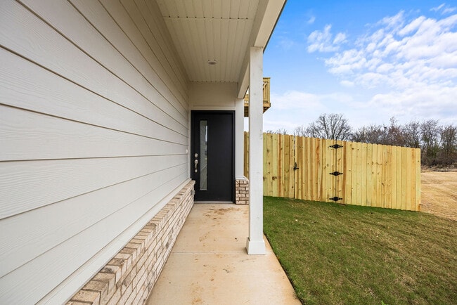 Building Photo - 1902 SW Poigai Ct