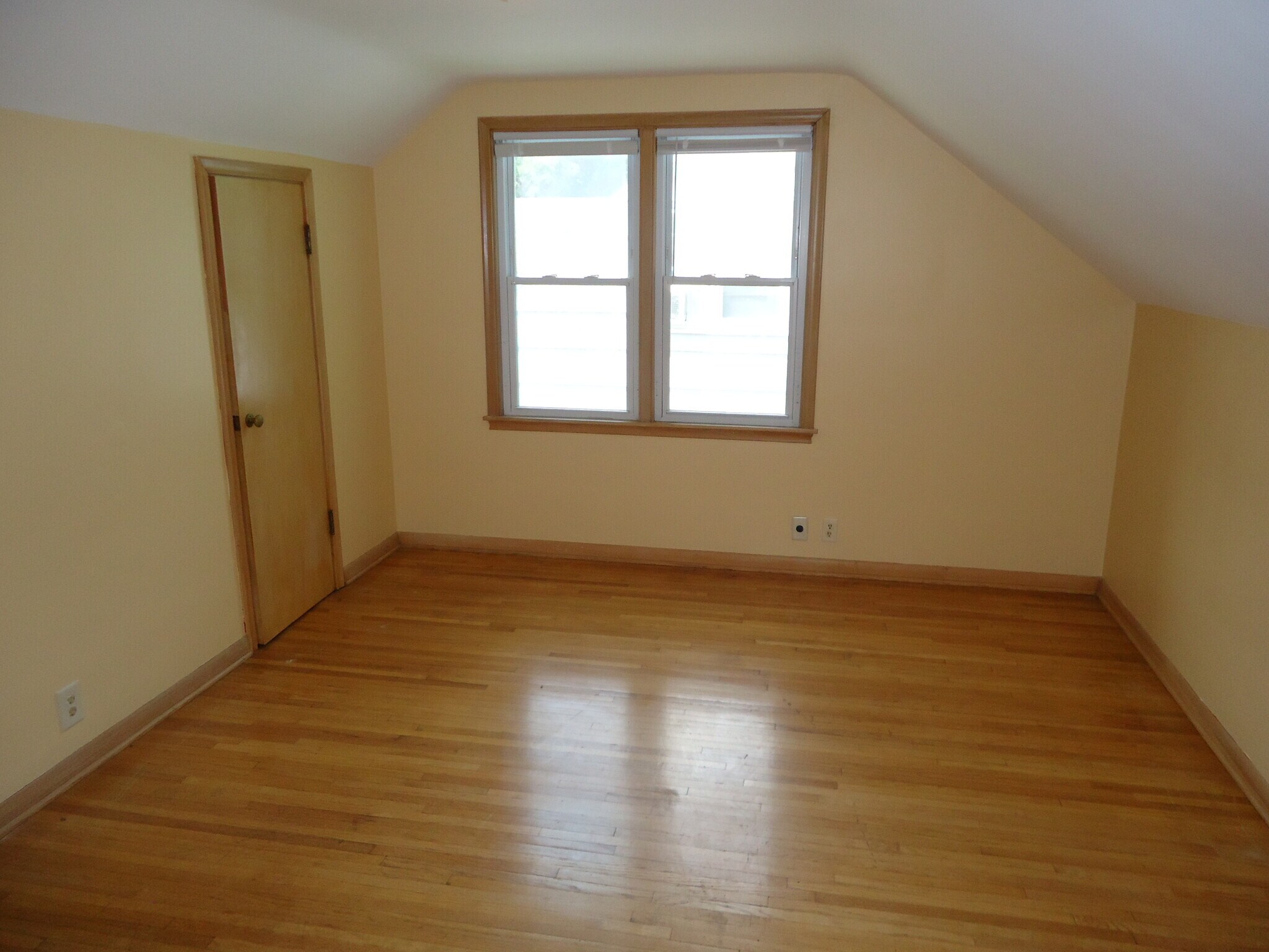 Building Photo - 5429 Harriet Ave