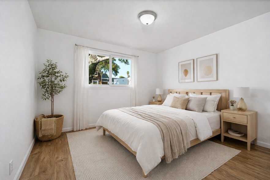 Bedroom - 340 College Ave