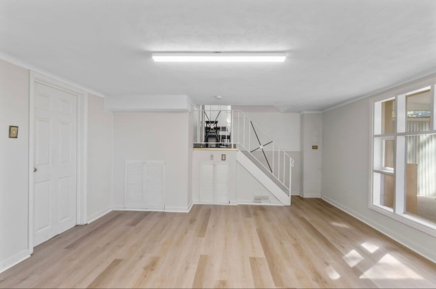 Building Photo - 9967 Verree Rd