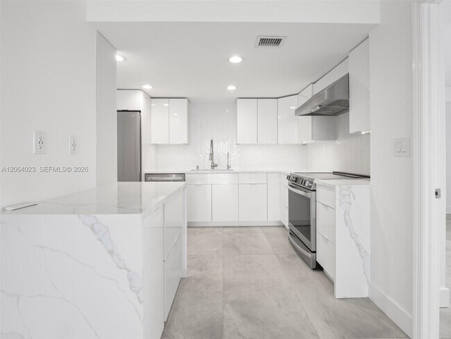 Building Photo - 6725 Harding Ave