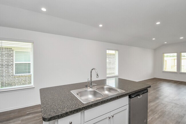 Building Photo - 24430 Elmwood Falls Dr