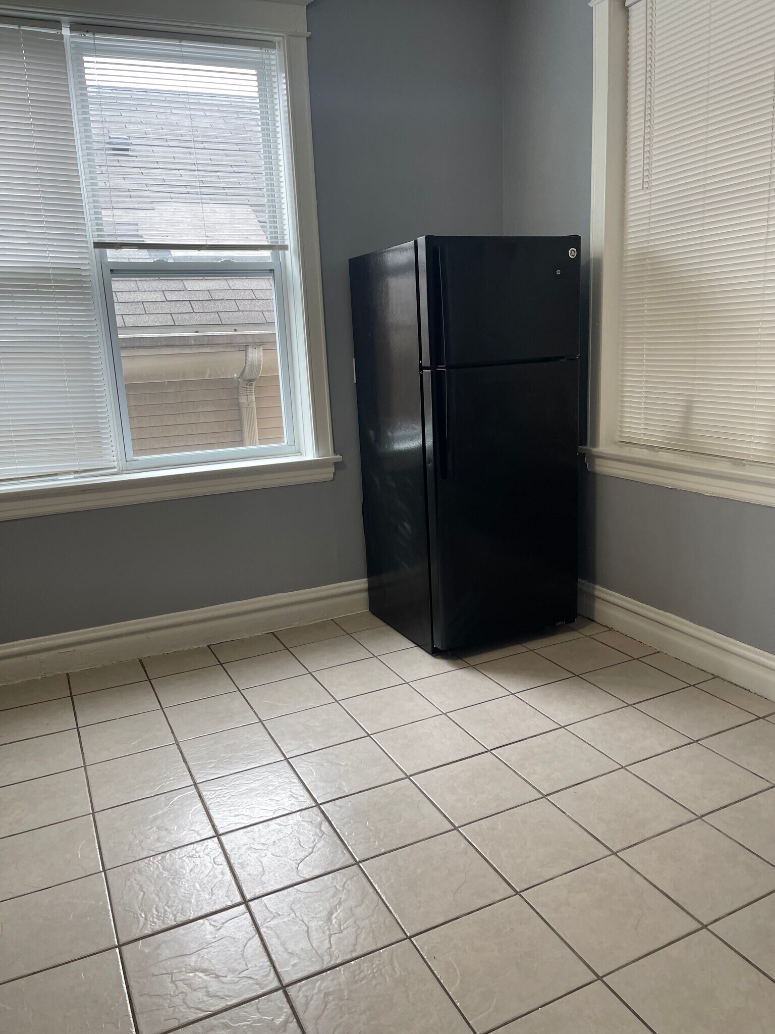 Building Photo - 2532 S Albany Ave