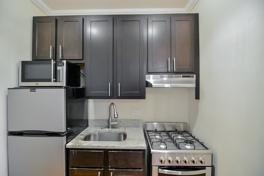 Building Photo - 4617 N Paulina St