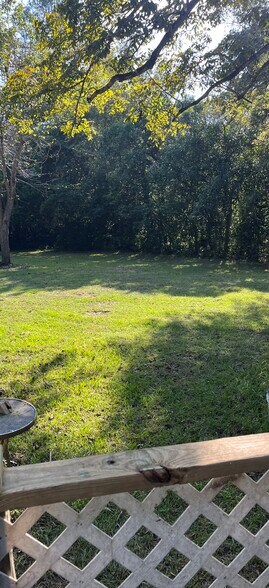 Building Photo - 3917 Bloomfield Dr