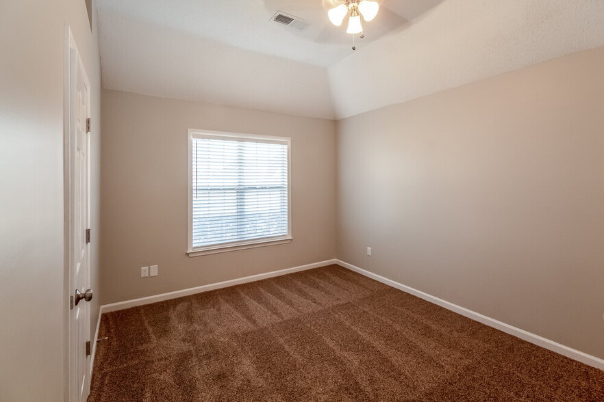 Building Photo - 5451 Philgrove Way