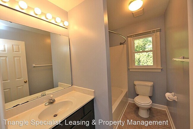 Building Photo - 4 br, 2.5 bath House - 405 St Kitts Court