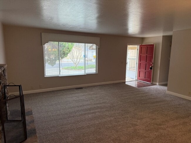 Building Photo - 2 Bedroom 2 Bath One Story Senior Community Vacaville *Star Rentals