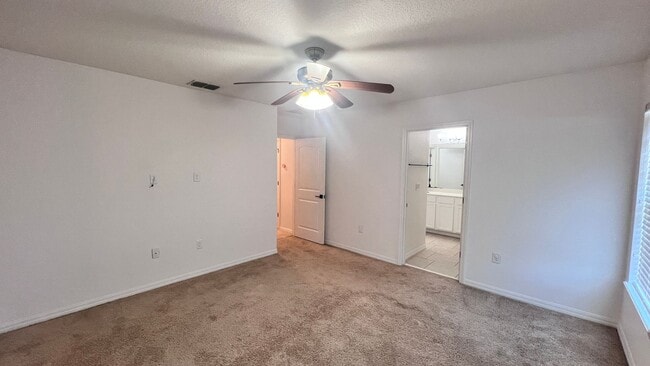 Building Photo - Beautiful Upgraded 3 Bedroom and 2 1/2 Bat...