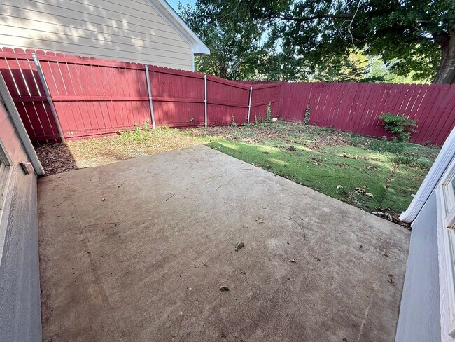 Building Photo - Elegant 4-bed/2-bath plus Garage!