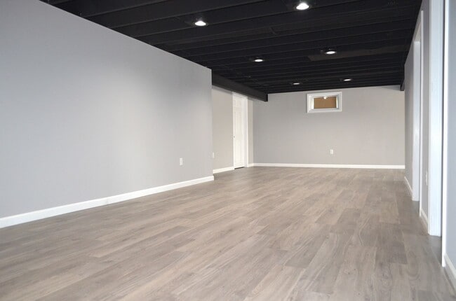 Building Photo - Price Drop! Updated 4 bed 3 bath in Fenton