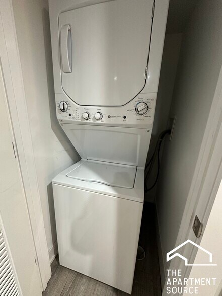 Building Photo - 918 Crain St