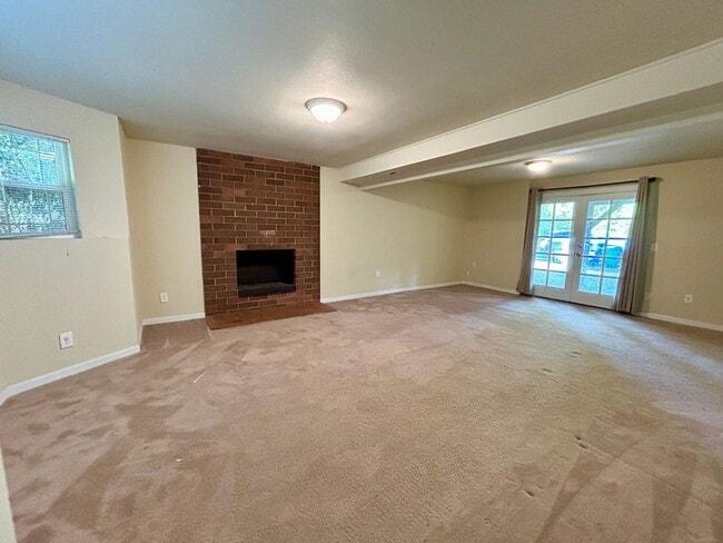 Building Photo - Kirkland Home