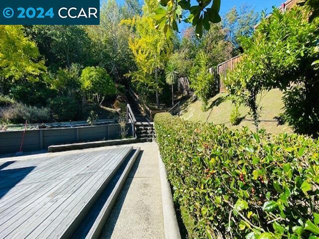 Building Photo - 612 Tahos Rd