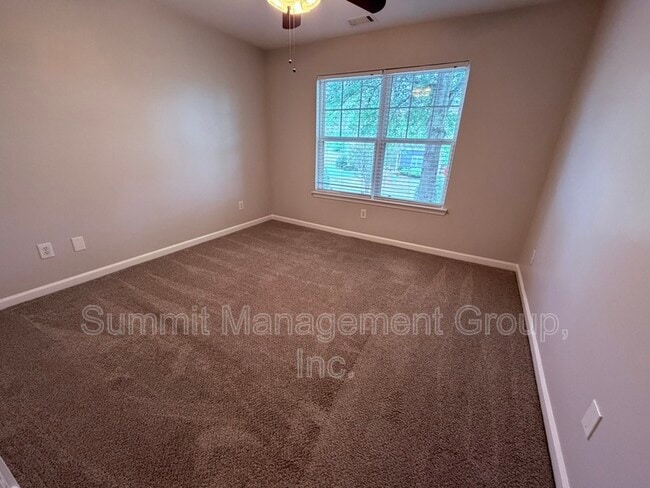 Building Photo - 180 Orchard Dr