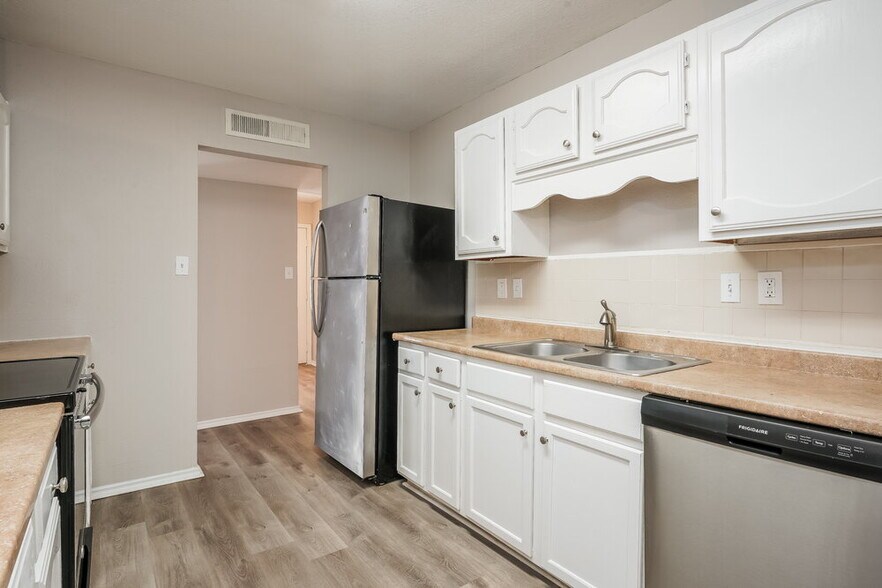 Building Photo - 1702 Clark Trail