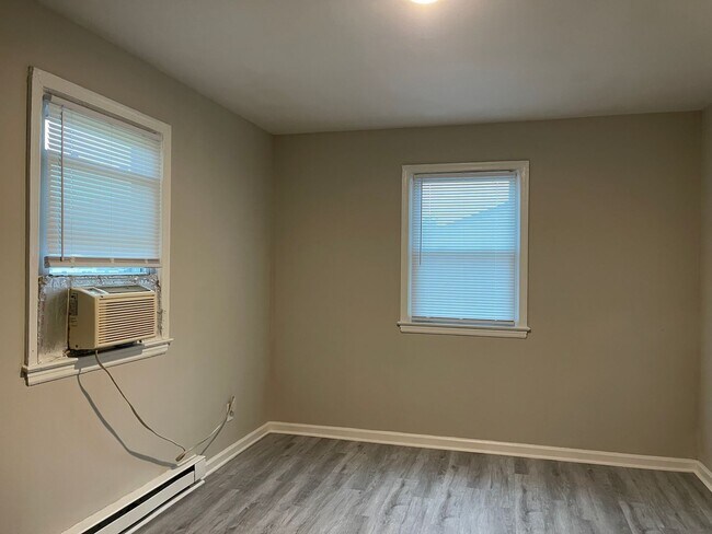 Building Photo - N Valor Drive 1633
