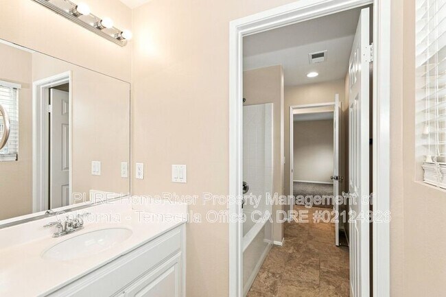 Building Photo - 31281 E Pointe Ct