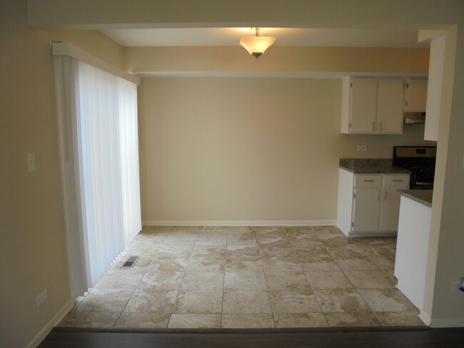 Building Photo - 302 Teak Ln