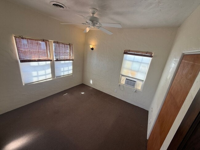 Building Photo - 204 W Market St