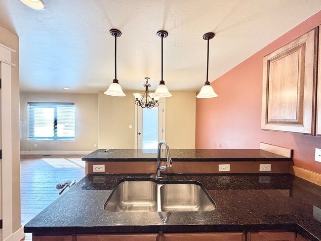 Building Photo - 3 Bedroom 2 1/2 Bath in Bozeman