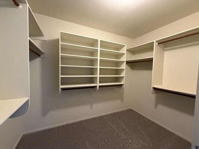 Building Photo - 15435 S 44th Way