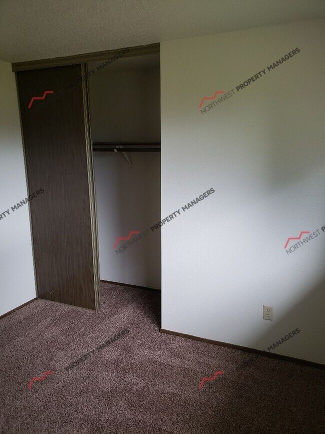 Building Photo - STATUS: *AVAILABLE * | R14 |  $1795