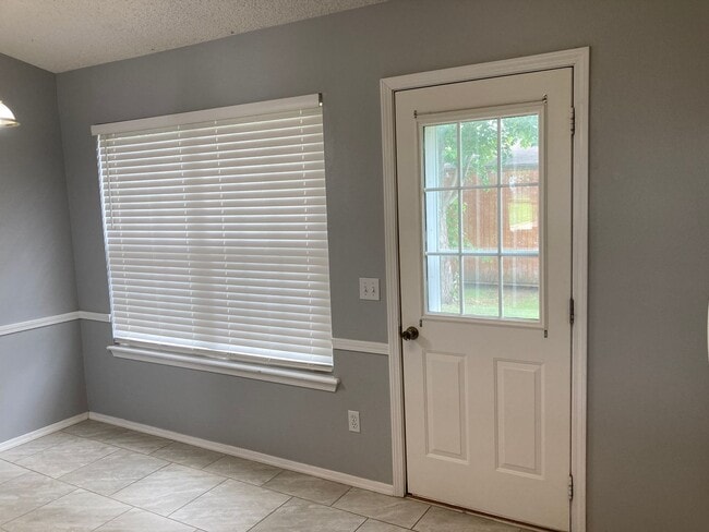 Building Photo - Nice Claremore 3/2/2 Home in Greenbrier Ad...