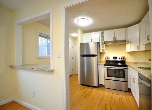 Building Photo - 1700 Farmington Ave