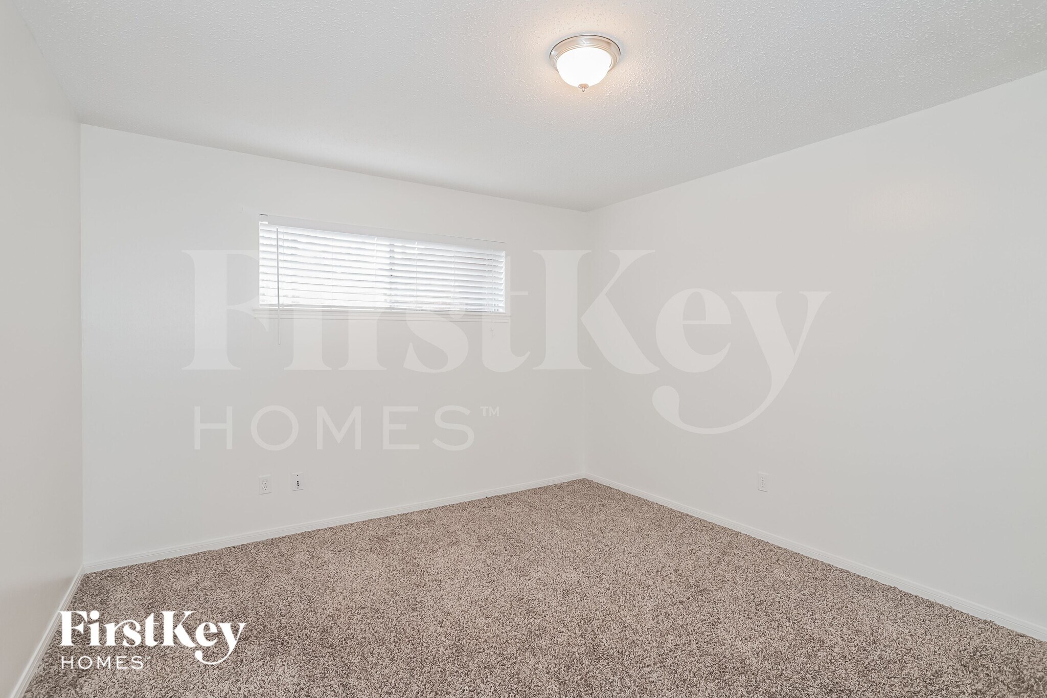 Building Photo - 26218 Maplewood Dr