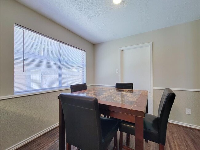 Building Photo - 6606 Brittany Park Ln