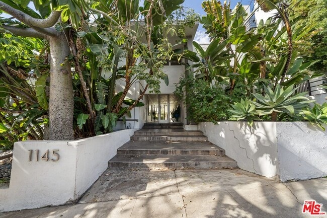 Building Photo - 1145 Larrabee St